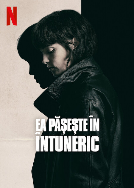 Ea pășește în întuneric